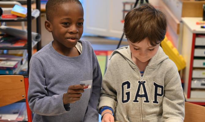 deux enfants du club Coup de Pouce